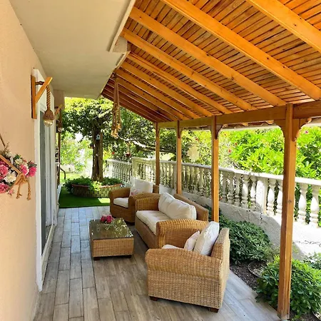 Beachside Garden With Spacious Private Garden In فيلة Çeşme