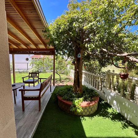 فيلة Beachside Garden With Spacious Private Garden In Çeşme